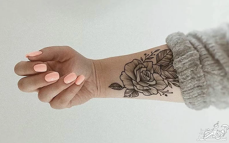 تاتوی گل سرخ